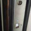 Металлическая дверь Зетта с фрезерованным МДФ и зеркалом